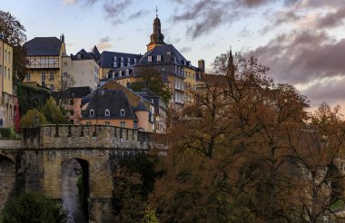 Eski Lüksemburg kasabası, Unesco Dünya Mirası Bölgeleri, Tahkimatları ve günbatımında antik şehir duvarlarıyla