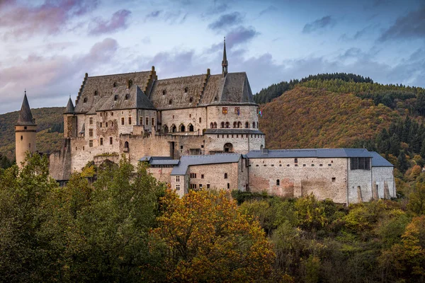 Château de Vianden, monument le mieux conservé du Luxembourg, l'un des plus grands châteaux à l'ouest du Rhin style roman — Photo