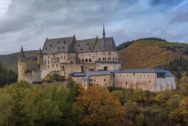 Château de Vianden, monument le mieux conservé du Luxembourg, l'un des plus grands châteaux à l'ouest du Rhin style roman — Photo