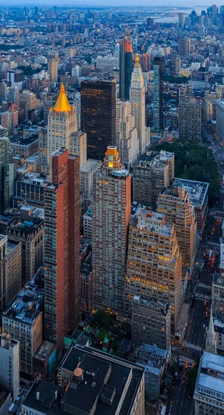 Sunset aerial view of iconic skyscrapers of New York Midtown Manhattan country 's largest commercial and financial center — стоковое фото