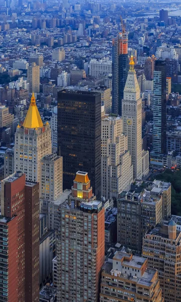 Sunset aerial view of iconic skyscrapers of New York Midtown Manhattan country 's largest commercial and financial center — стоковое фото