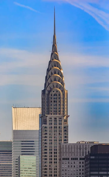 Вид с воздуха на знаменитый небоскреб Крайслер в центре Манхэттена, Нью-Йорк, США — стоковое фото