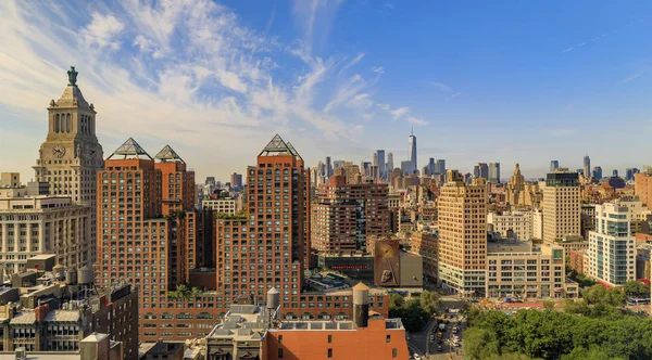 Panorama aérien des gratte-ciel emblématiques de New York Lower Manhattan par une journée brumeuse — Photo