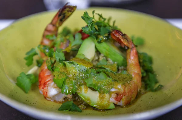 Close Grilled Shrimp Salad Quinoa Avocado Parsley Plate Luxury Restaurant — Stock Photo, Image