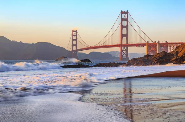 Famosa Vista Del Puente Golden Gate Desde Baker Beach Atardecer — Foto de Stock