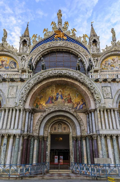 Sint Marcus Basiliek Gevel Met Hoofdportaal Mozaïek Met Christus Het — Stockfoto