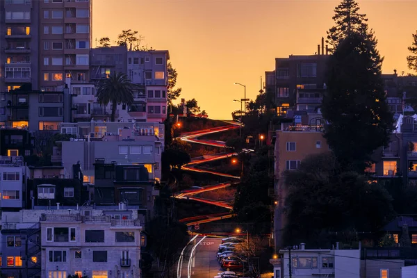 Vysoký Úhel Pohledu Osvětlené Domy Slavné Lombardské Ulici San Francisco — Stock fotografie