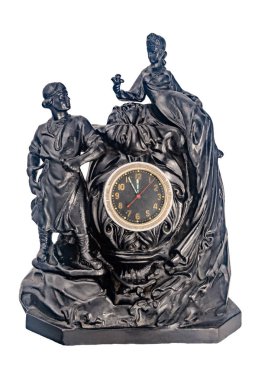 Saat üzerinde beyaz izole retro dökme demirden