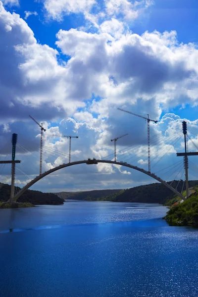 Hídépítés Spanyolországban a Tajo folyó mentén — Stock Fotó