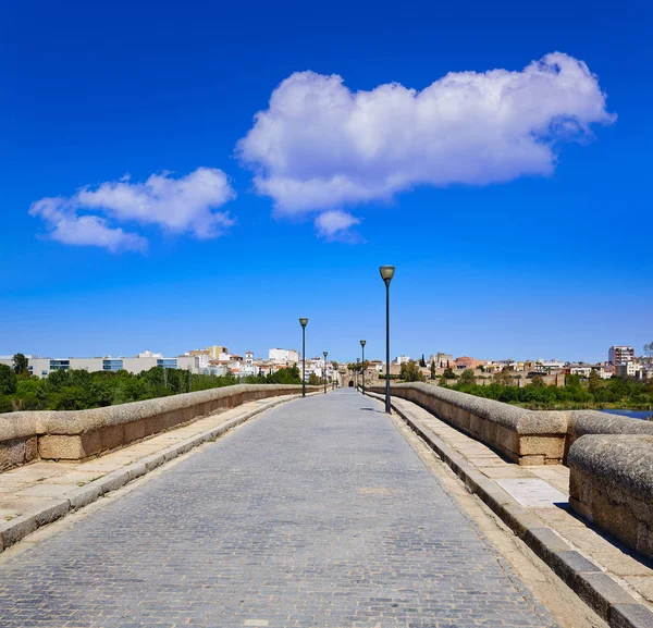 Merida w Hiszpanii wejście rzymski most — Zdjęcie stockowe
