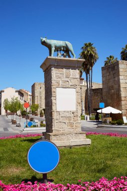 İspanya Badajoz Merida Romulo Remo heykeli