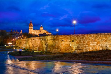 Salamanca günbatımı Roma köprüsü Tormes nehir