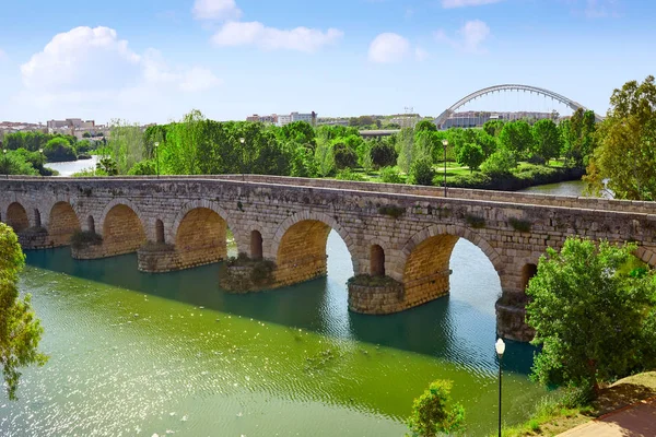 Merida in Spanje Romeinse brug over de Guadiana — Stockfoto
