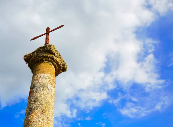 Cross near Merida at the Via de la Plata way — Stock Photo, Image