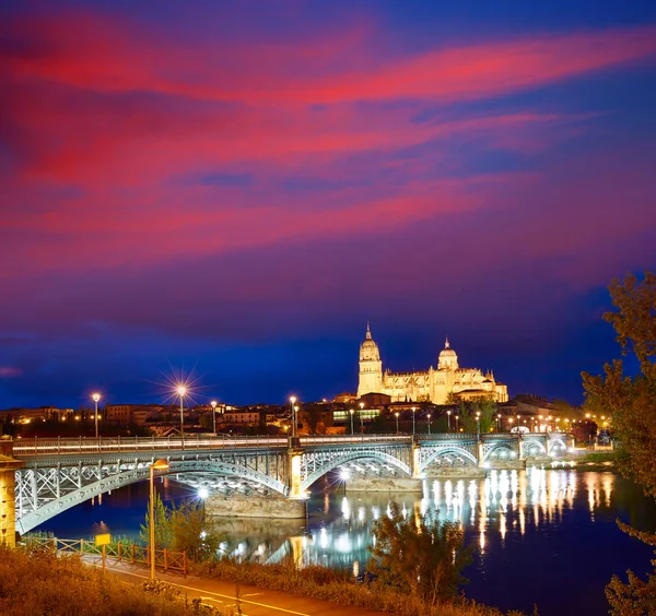 Pôr-do-sol de Salamanca na ponte Enrique Estevan — Fotografia de Stock