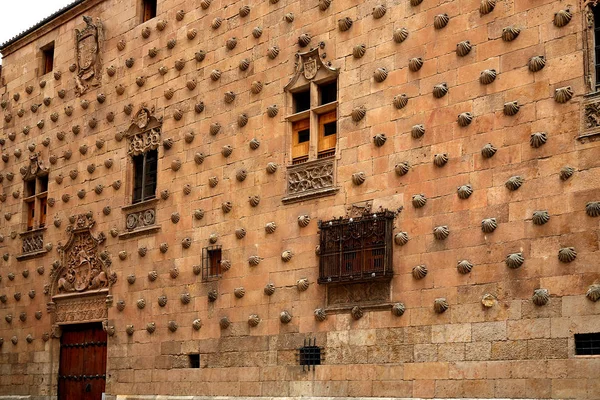 Casa de las Conchas kuori talo Salamanca — kuvapankkivalokuva
