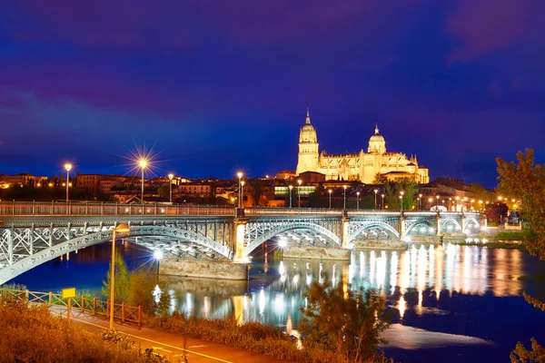 Zachód słońca Salamanca w Enrique Estevan bridge — Zdjęcie stockowe