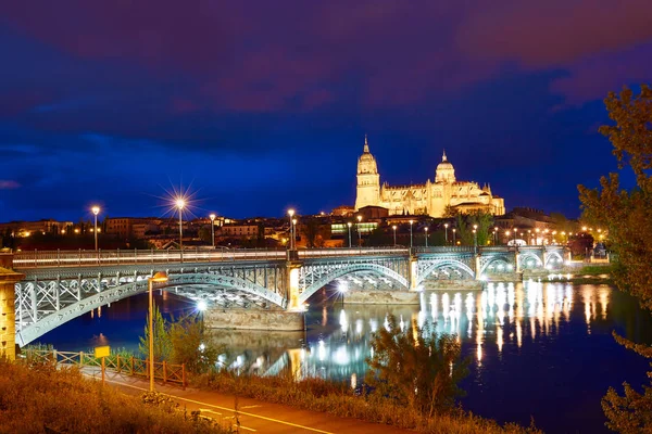 Salamanca solnedgång i Enrique Estevan bridge — Stockfoto