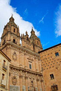Salamanca Clerecia Kilisesi ve Casa Conchas
