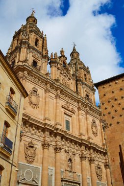 Salamanca Clerecia Kilisesi ve Casa Conchas