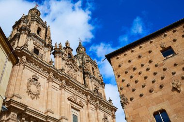 Salamanca Clerecia Kilisesi ve Casa Conchas