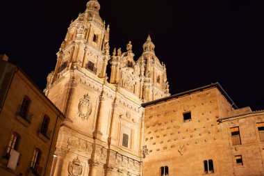 Salamanca Clerecia Kilisesi ve Casa Conchas