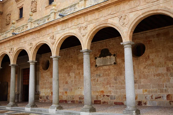 Сан-Эстебан-монастырь в Саламанке — стоковое фото