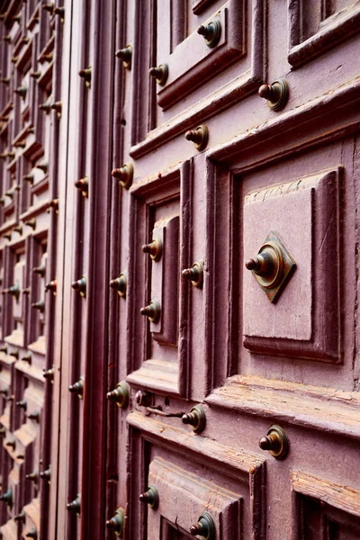 Salamanca Clerecia kyrkliga dörren detalj Spanien — Stockfoto