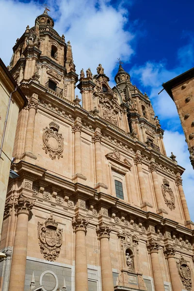 Salamanca Clerecia-templom és a Casa Conchas — Stock Fotó