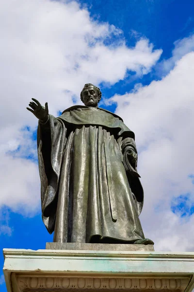 Fray Luis de Leon sculpture in Salamanca — 图库照片