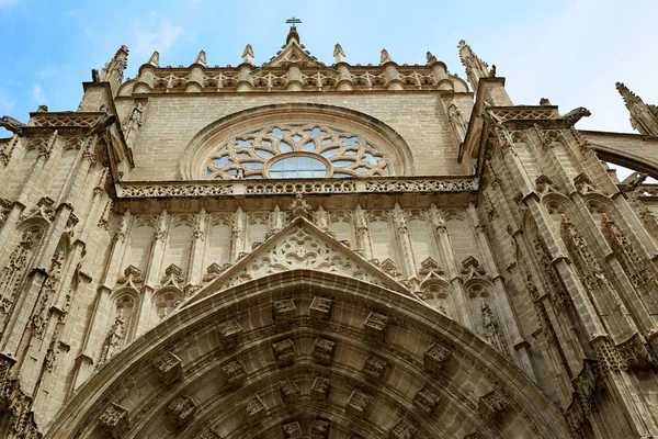 在塞维利亚西班牙塞维利亚大教堂正面 — 图库照片