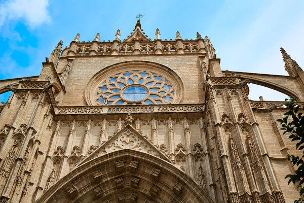 Fassade der Kathedrale von Sevilla in Spanien — Stockfoto