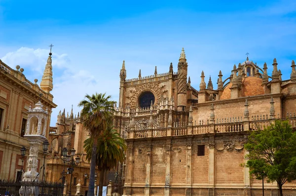 A sevillai székesegyház és a Archivo Indias Sevilla — Stock Fotó