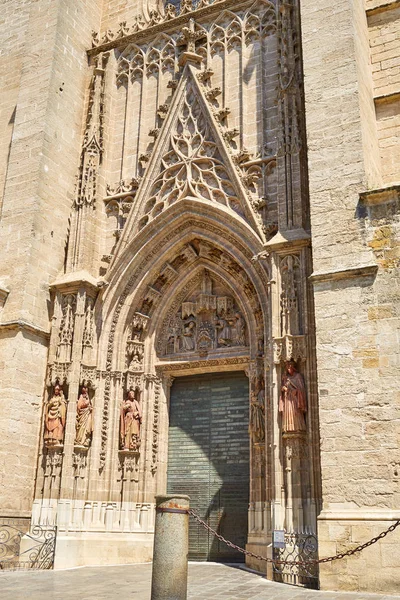Fassade der Kathedrale von Sevilla in der Region Spanien — Stockfoto