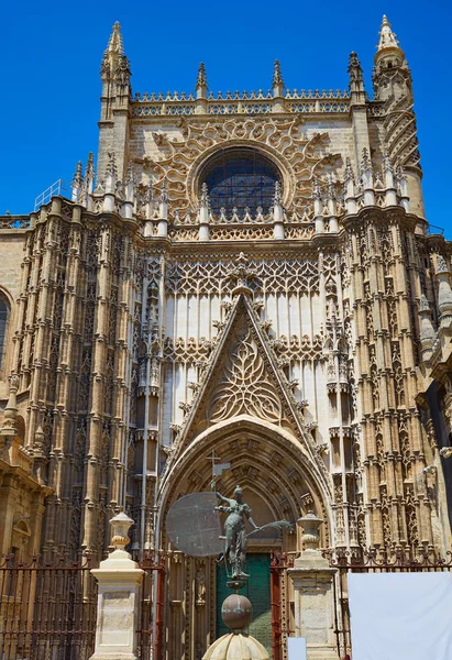 Sevilha catedral São Cristóvão porta Sevilha — Fotografia de Stock