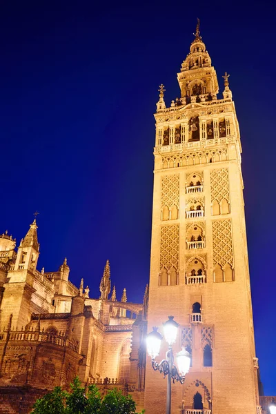 Torre Giralda de Sevilha pôr do sol em Sevilha Andaluzia — Fotografia de Stock