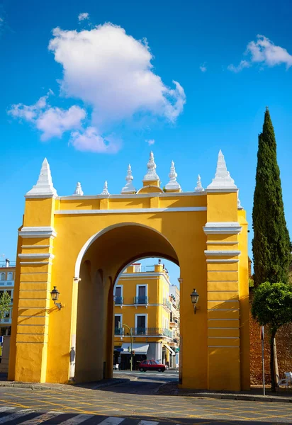 Sevilla puerta de la macarena Bogentür Spanien — Stockfoto