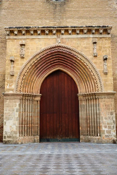 Santa Marina kerkdeur in Sevilla Spanje — Stockfoto