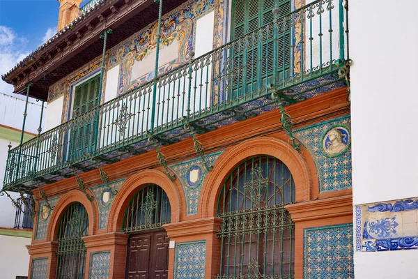 Triana barrio fachadas em Sevilha Andaluzia Espanha — Fotografia de Stock