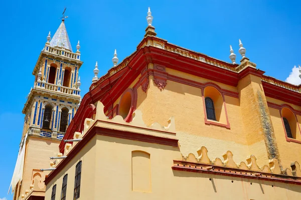 Barrio Triana, Sevilla Santa Ana templom, Spanyolország — Stock Fotó