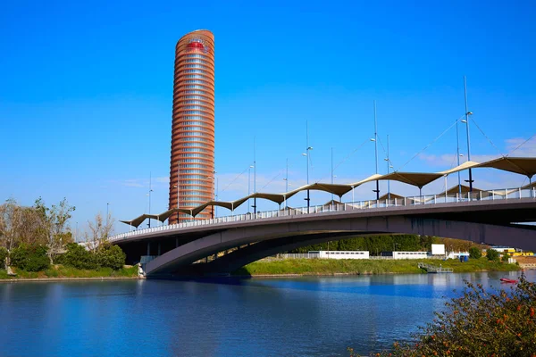 Torre de Sevilla en puente Cachorro Sevilla — Stockfoto