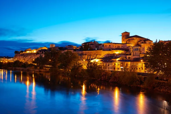 Skyline Zamora au coucher du soleil par la rivière Duero Espagne — Photo