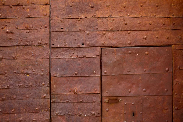 Zamora de kasteel roestig deur detail in Spanje — Stockfoto