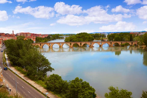 Zamora Puente de Piedra stone bridge on Duero — стокове фото