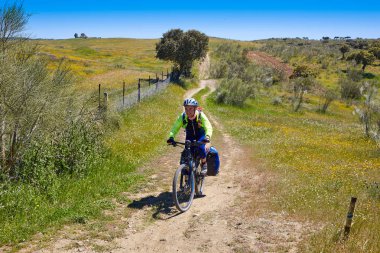 Motorcu yolu ile de la Plata Way Extremadura İspanya