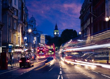 Trafalgar Meydanı'na trafikten Londra Big Ben