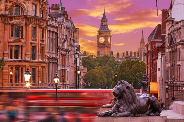 Londen Trafalgar Square Leeuw en Big Ben — Stockfoto