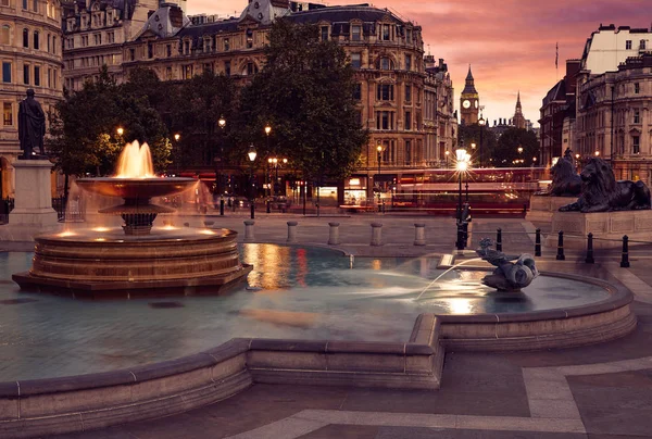 London Trafalgar Square fountain at sunset — Stock Photo, Image