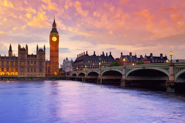 Big Ben Torre dell'orologio Londra al Tamigi River — Foto Stock