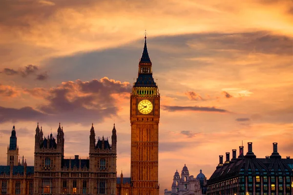 Big Ben Torre dell'orologio Londra al Tamigi River — Foto Stock